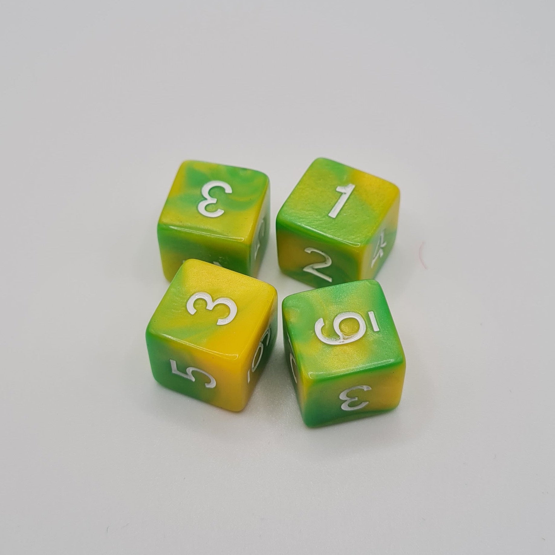 Single Green and Yellow Swirl 6-Sided Tabletop Gaming Dice