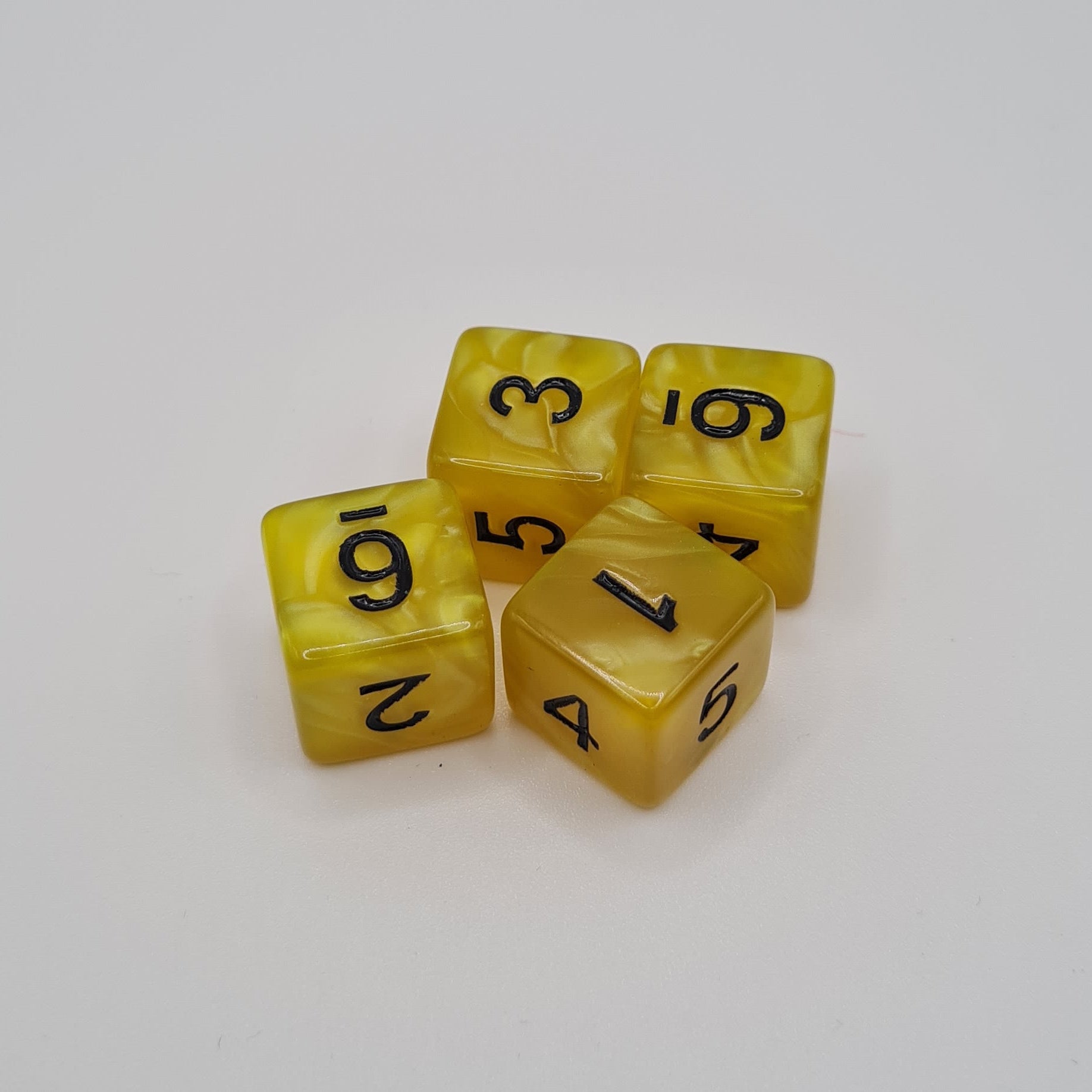 Single Yellow Swirl Black Numbers 6-Sided Tabletop Gaming Dice